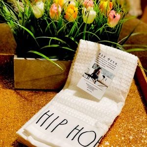 RAE DUNN SET OF 2 HAND TOWELS BUNNY LOVE 🐇HIP HOP